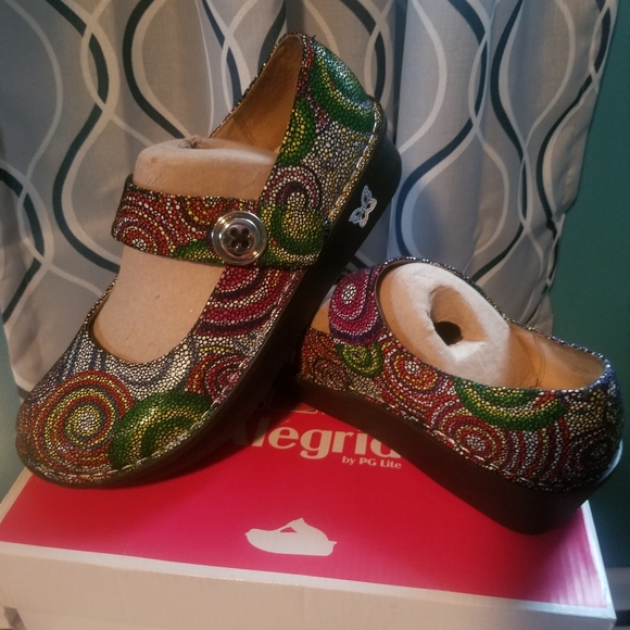 Algeria Shoes - Nursing shoes and every day shoes used once